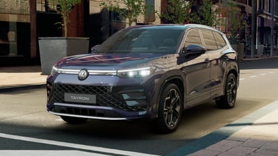 Volkswagen Tayron 1.5 tsi ehybrid R-Line 204cv dsg del 2025 usata a Catanzaro