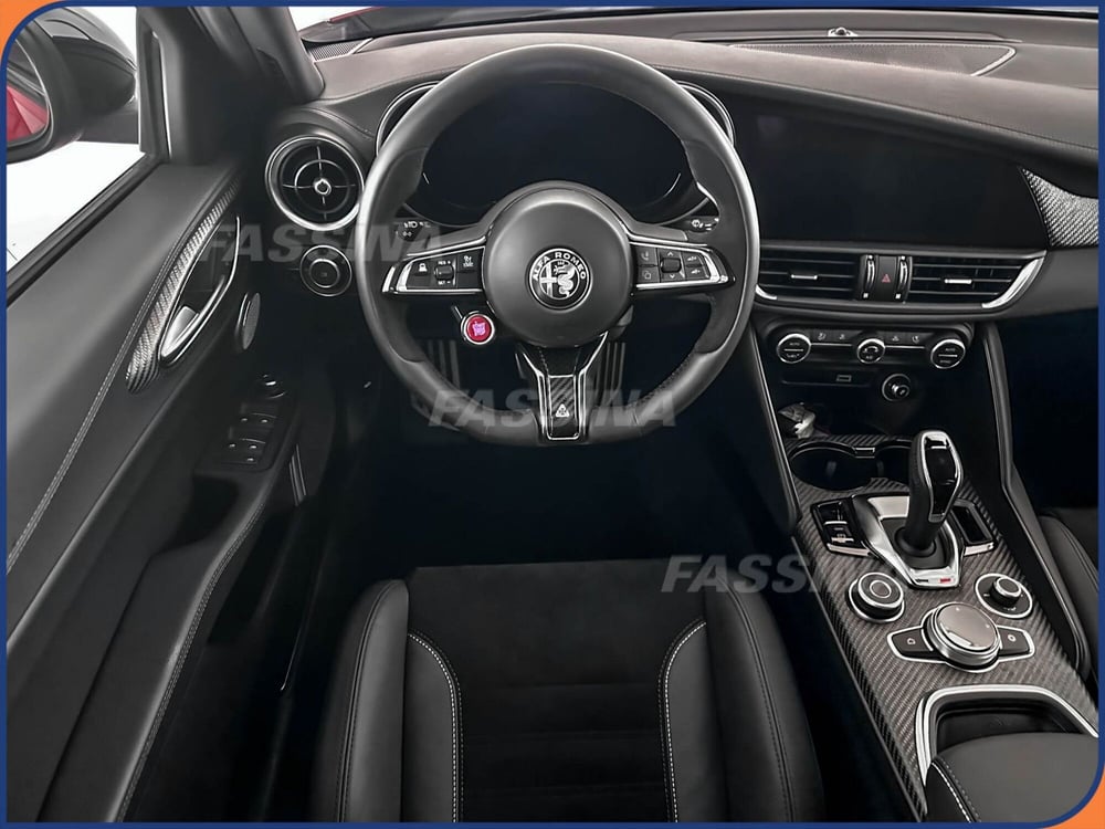 Alfa Romeo Giulia nuova a Milano (10)