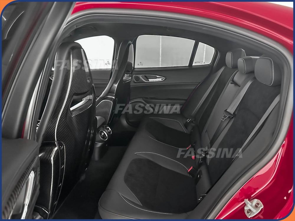 Alfa Romeo Giulia nuova a Milano (11)