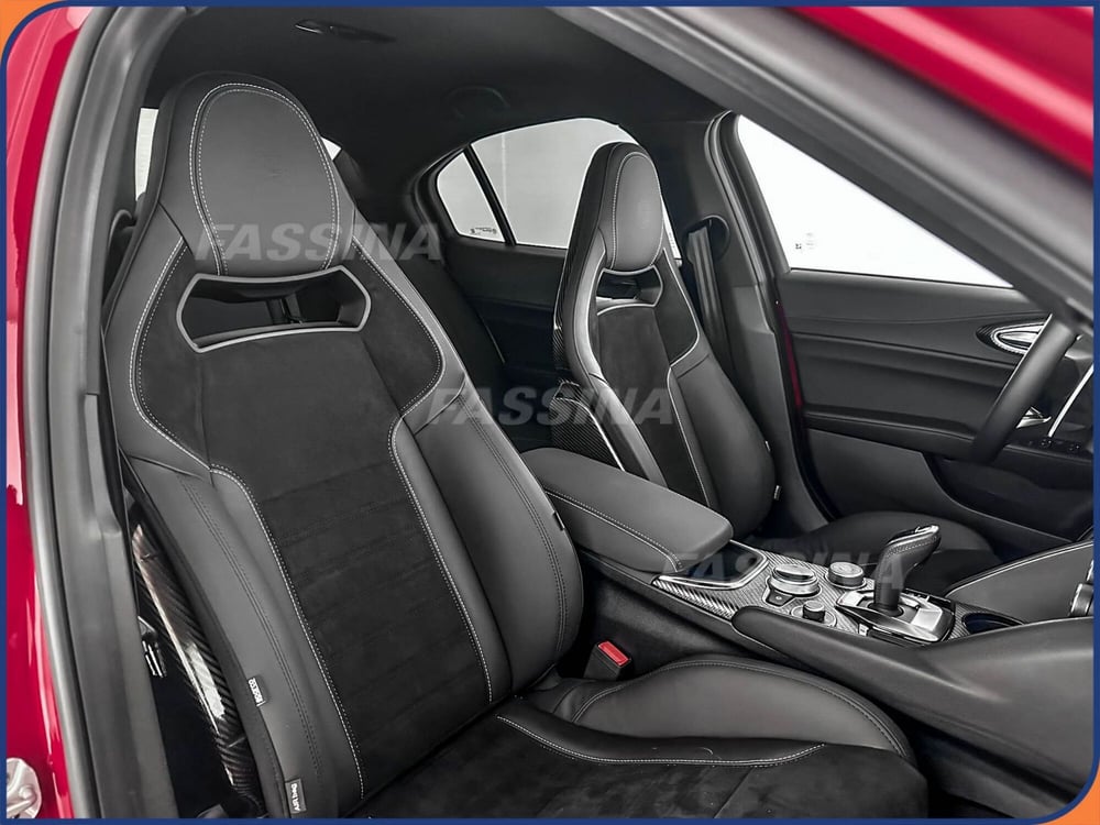 Alfa Romeo Giulia nuova a Milano (14)