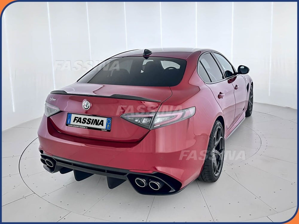 Alfa Romeo Giulia nuova a Milano (6)