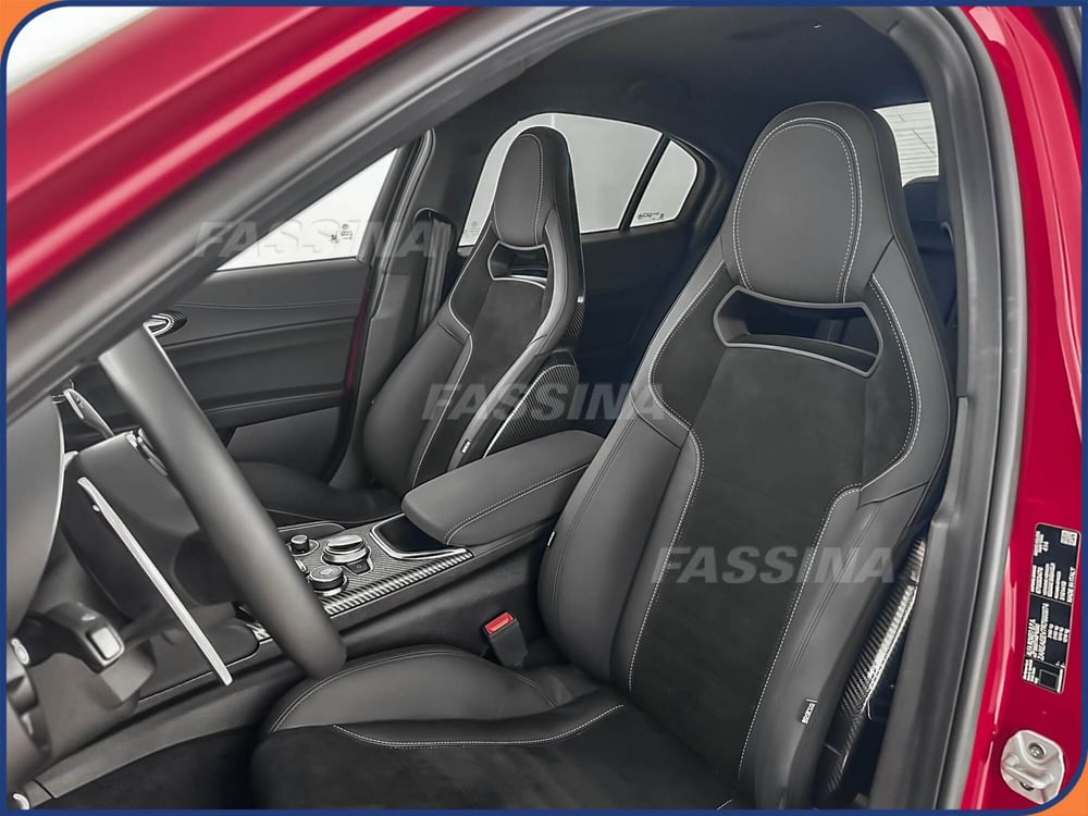 Alfa Romeo Giulia nuova a Milano (8)