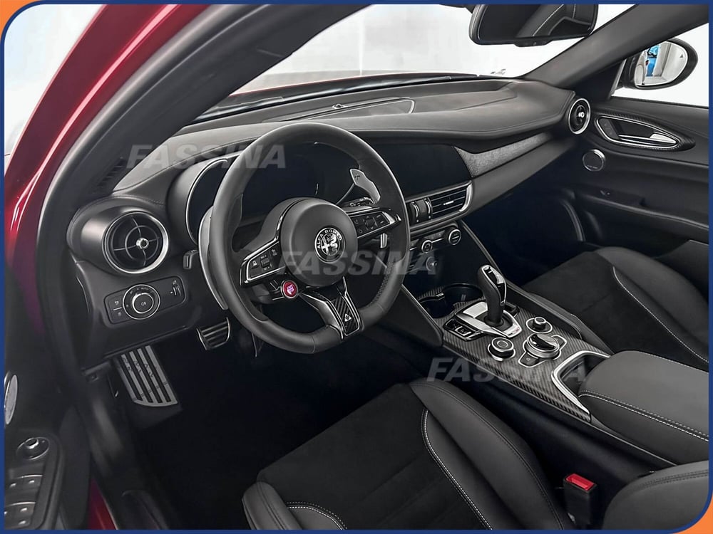 Alfa Romeo Giulia nuova a Milano (9)