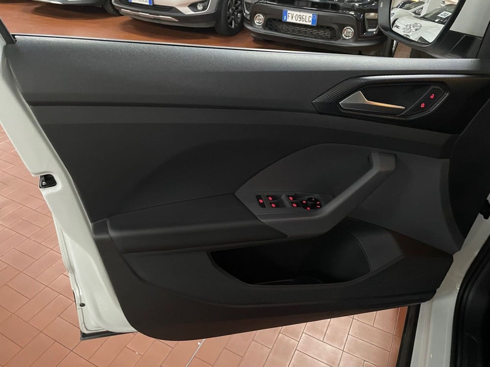 Volkswagen T-Cross usata a Lucca (8)