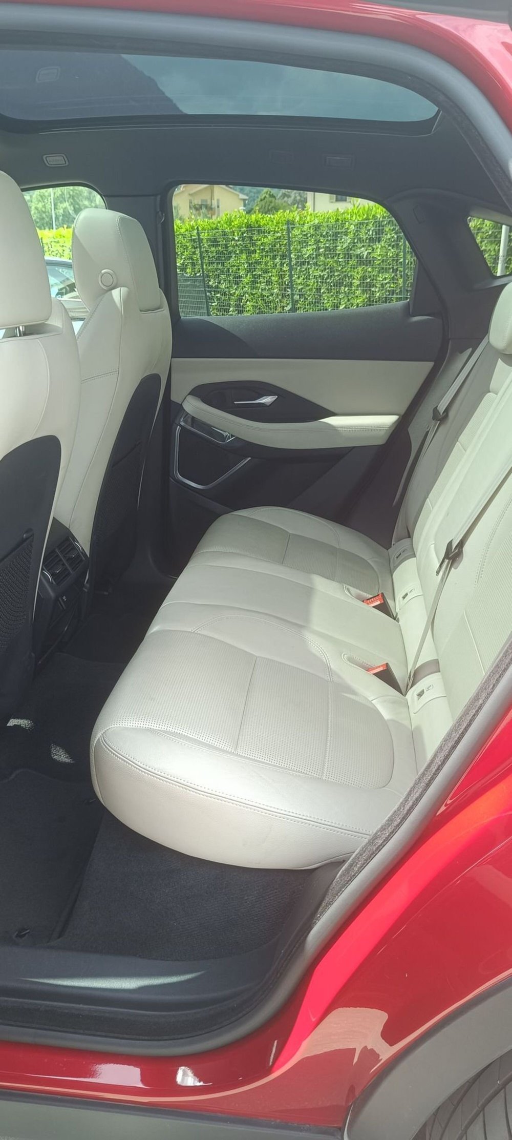 Jaguar E-Pace usata a Frosinone (11)