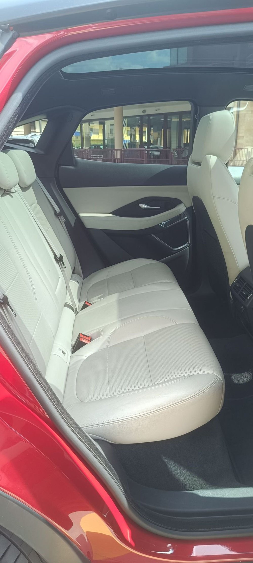 Jaguar E-Pace usata a Frosinone (12)