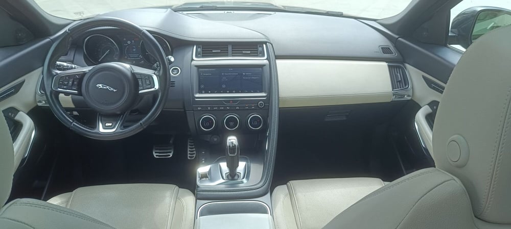Jaguar E-Pace usata a Frosinone (16)