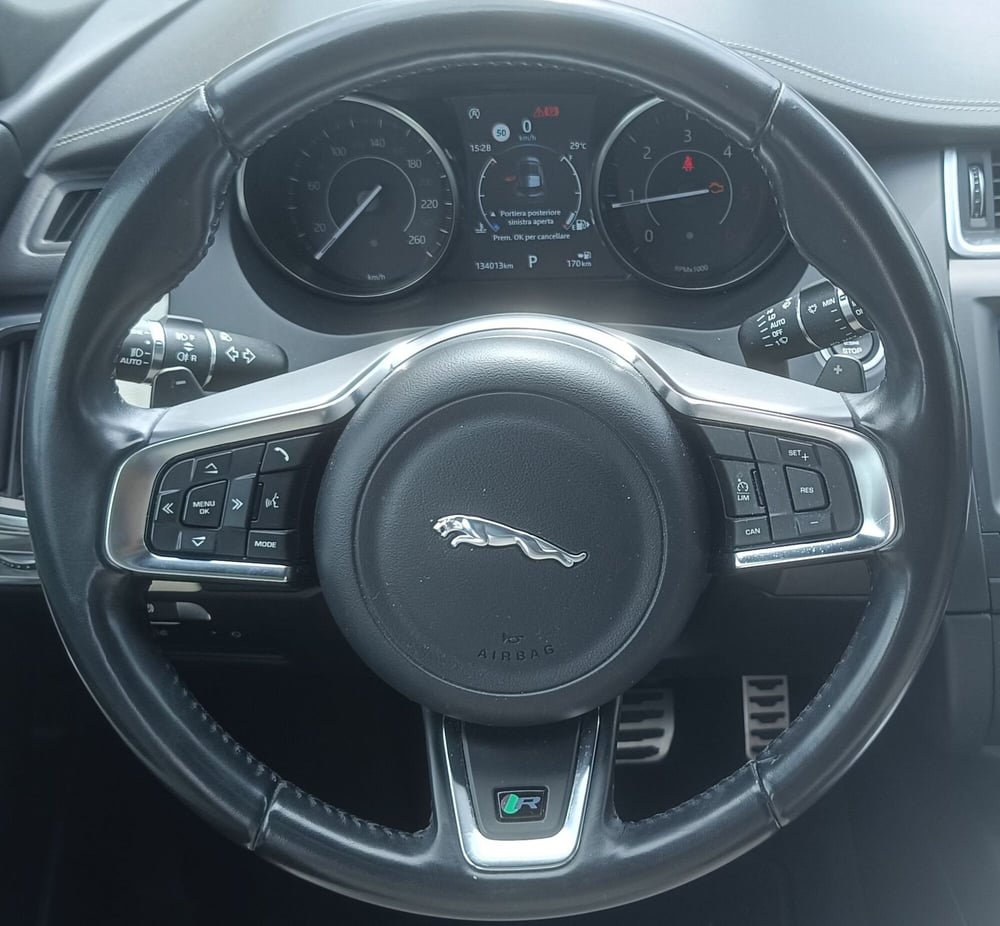 Jaguar E-Pace usata a Frosinone (18)