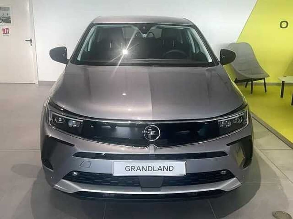 Opel Grandland nuova a Milano (2)