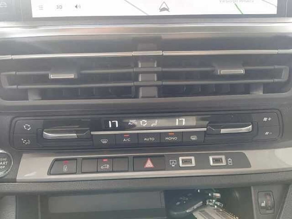 Opel Vivaro Furgone nuova a Milano (16)