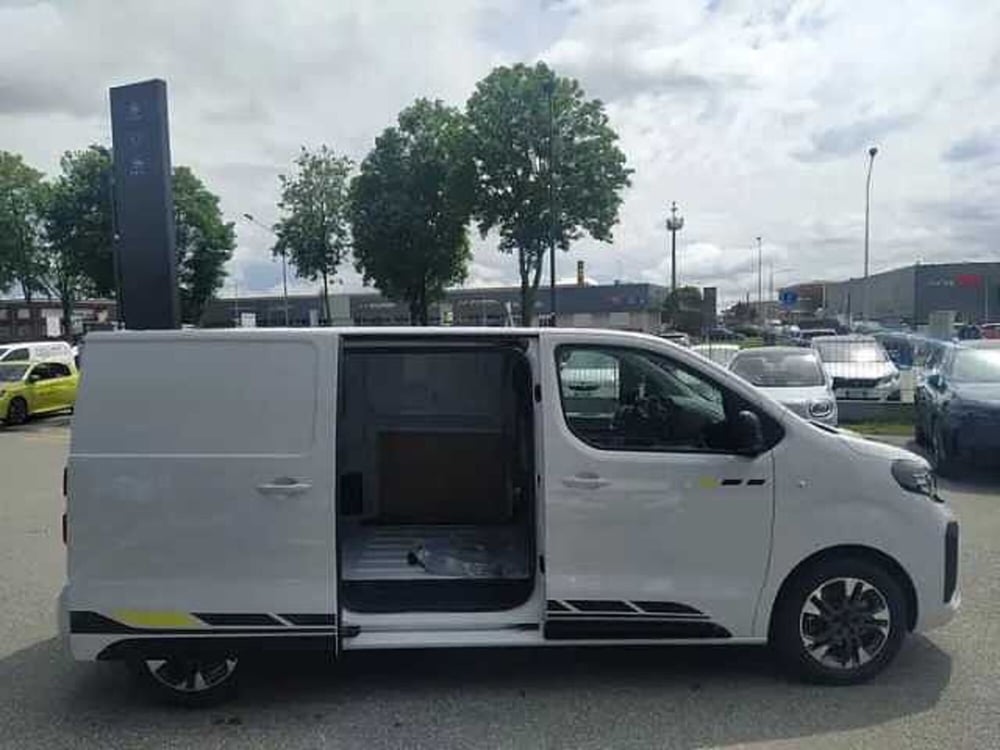 Opel Vivaro Furgone nuova a Milano (5)