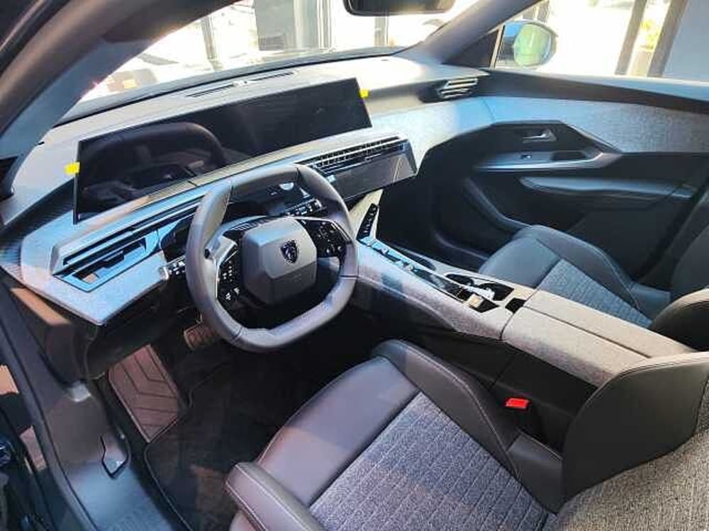 Peugeot 5008 nuova a Viterbo (9)