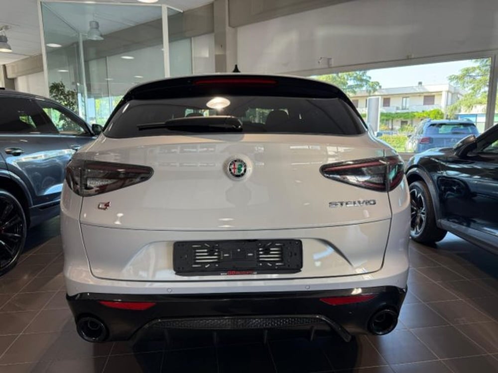Alfa Romeo Stelvio nuova a Bologna (6)