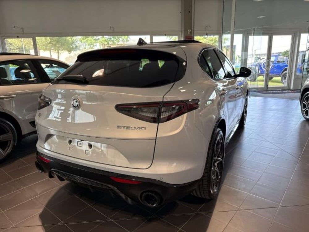 Alfa Romeo Stelvio nuova a Bologna (5)