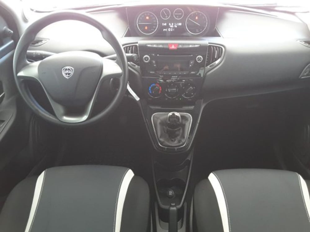 Lancia Ypsilon usata a Firenze (8)