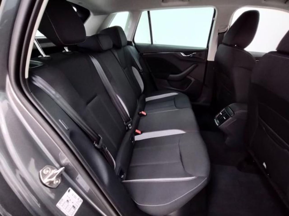 Skoda Kamiq nuova a Como (5)