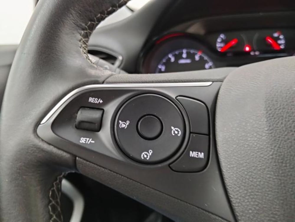 Opel Crossland X usata a Como (10)