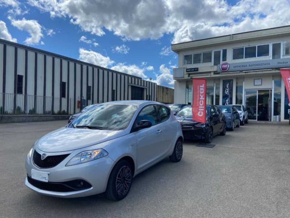 Lancia Ypsilon usata a Firenze
