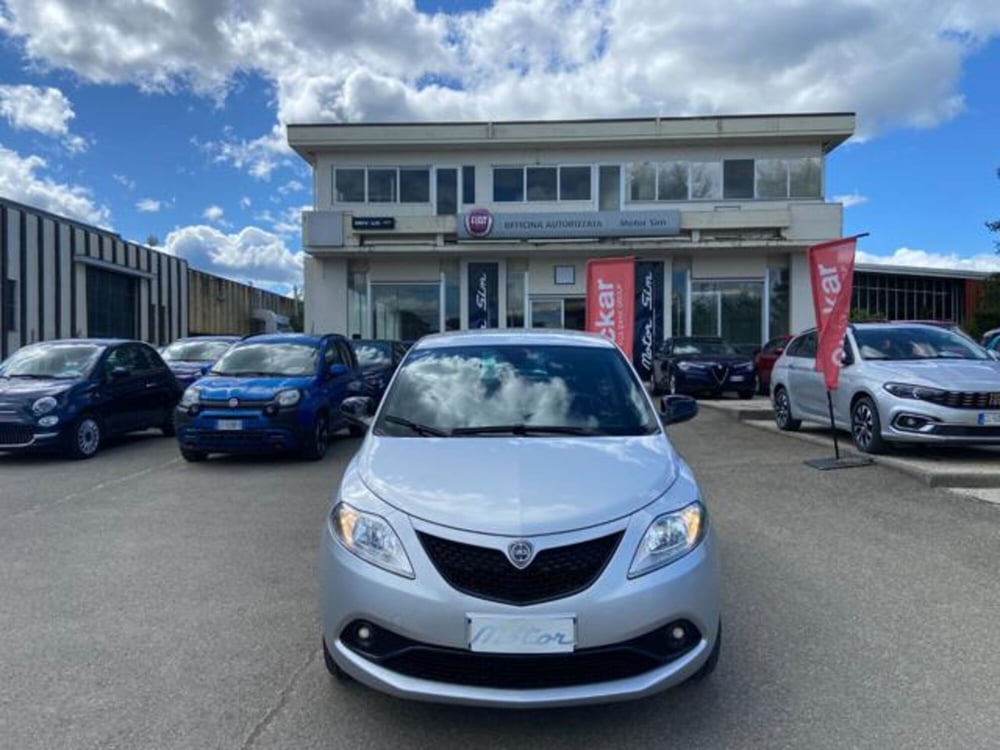 Lancia Ypsilon usata a Firenze (2)