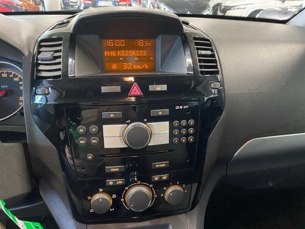 Opel Zafira usata a Torino (9)