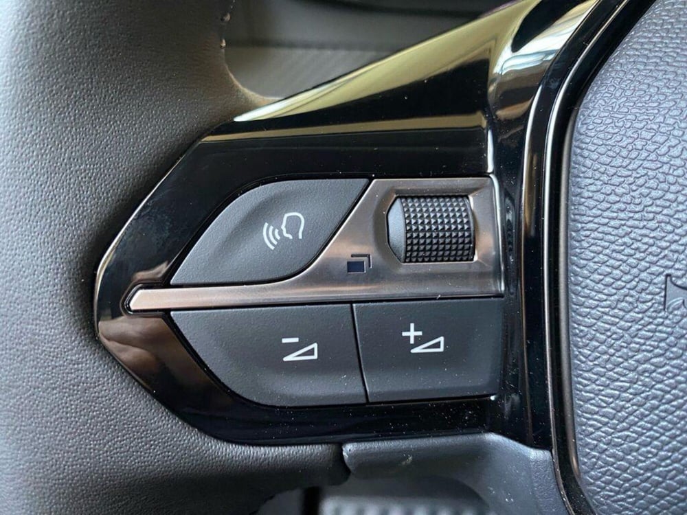 Peugeot 208 nuova a Torino (13)