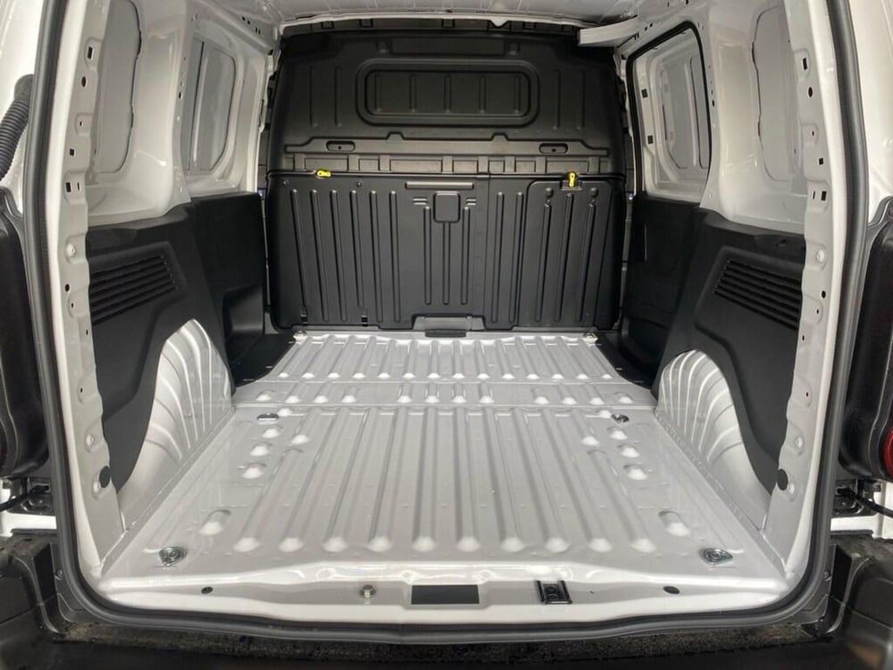 Peugeot Partner Furgone nuova a Torino (9)