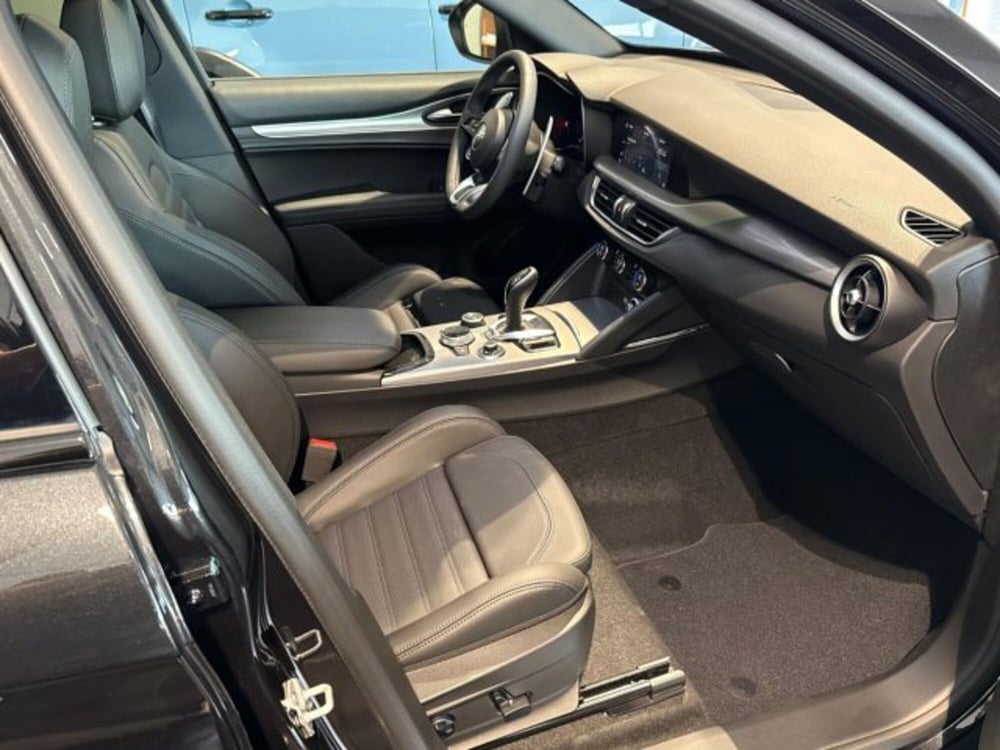 Alfa Romeo Stelvio nuova a Bologna (10)