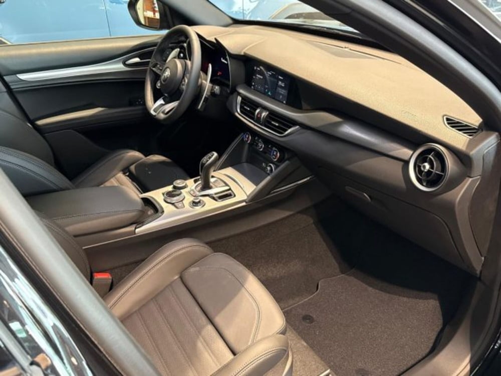 Alfa Romeo Stelvio nuova a Bologna (11)