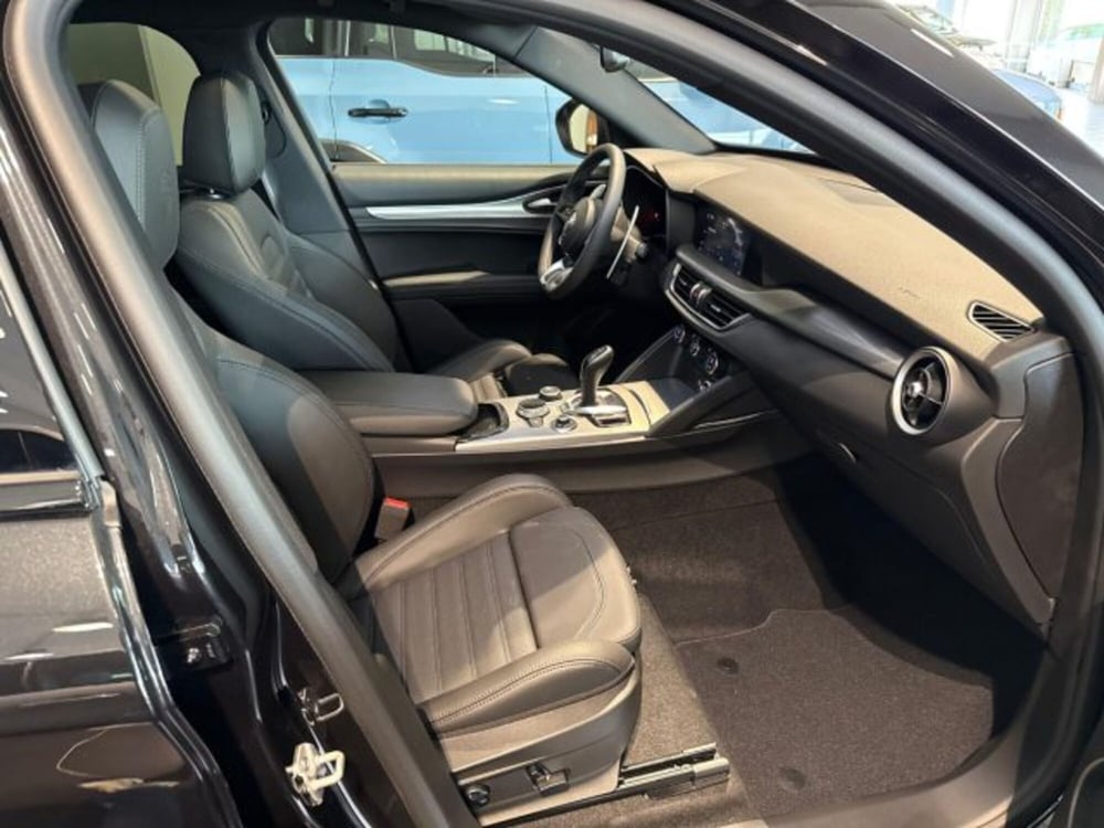Alfa Romeo Stelvio nuova a Bologna (12)