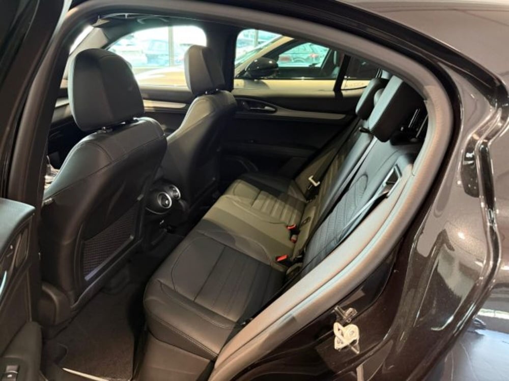Alfa Romeo Stelvio nuova a Bologna (13)