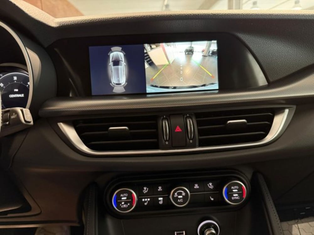 Alfa Romeo Stelvio nuova a Bologna (15)