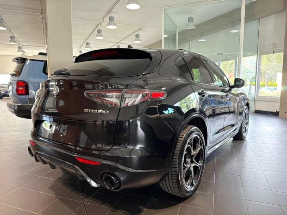 Alfa Romeo Stelvio nuova a Bologna (4)