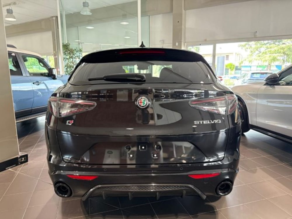 Alfa Romeo Stelvio nuova a Bologna (5)