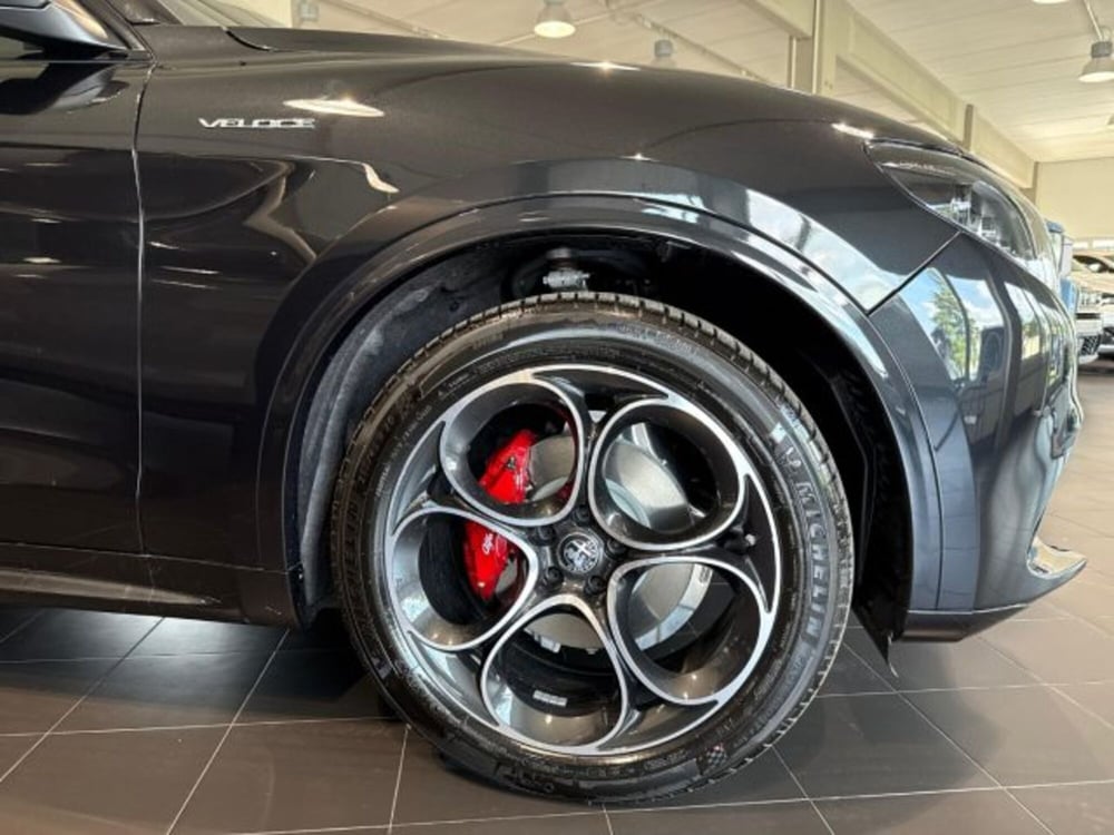 Alfa Romeo Stelvio nuova a Bologna (7)
