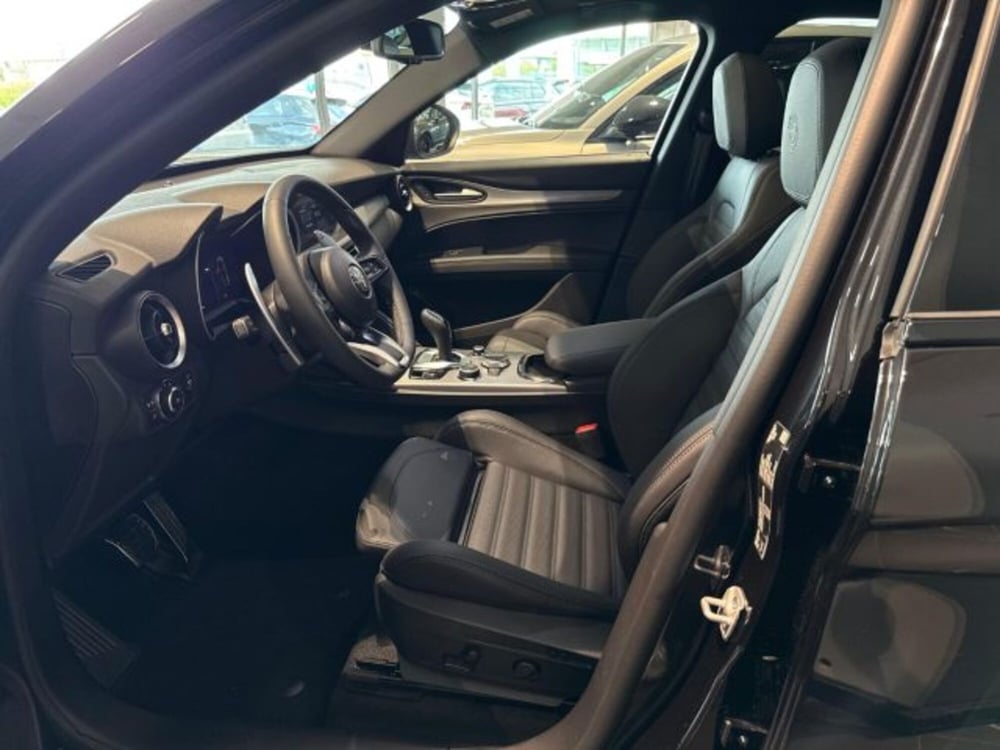 Alfa Romeo Stelvio nuova a Bologna (8)