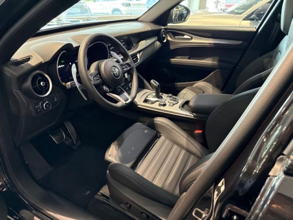 Alfa Romeo Stelvio nuova a Bologna (9)