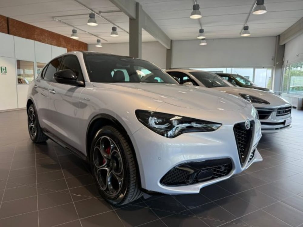Alfa Romeo Stelvio nuova a Bologna (4)