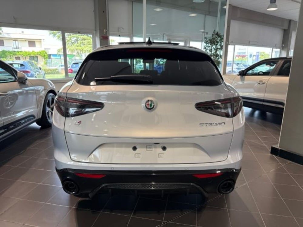 Alfa Romeo Stelvio nuova a Bologna (6)