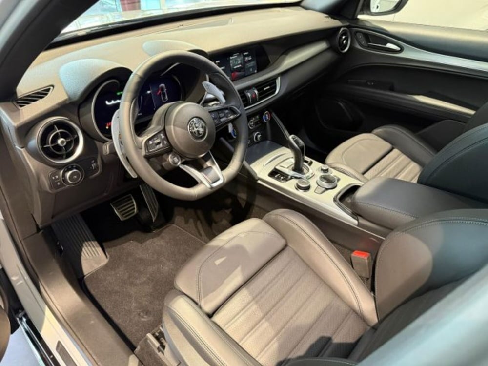 Alfa Romeo Stelvio nuova a Bologna (8)