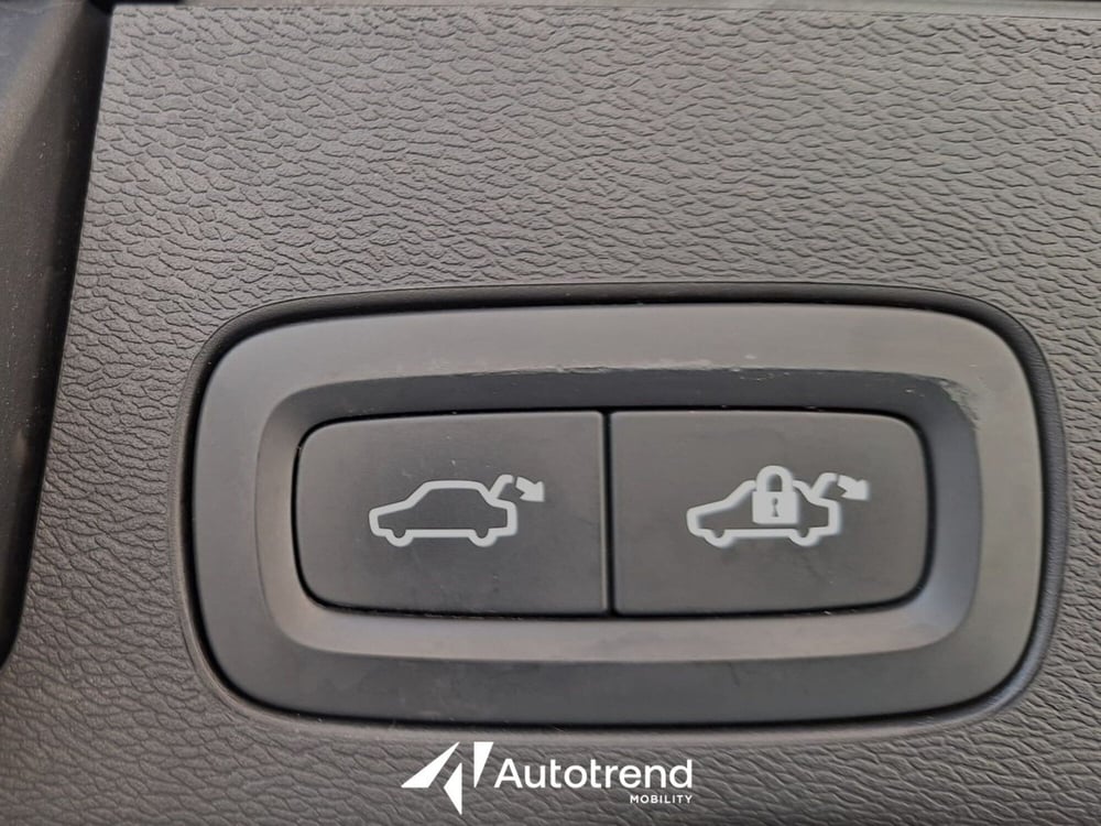 Volvo XC60 usata a Bari (15)