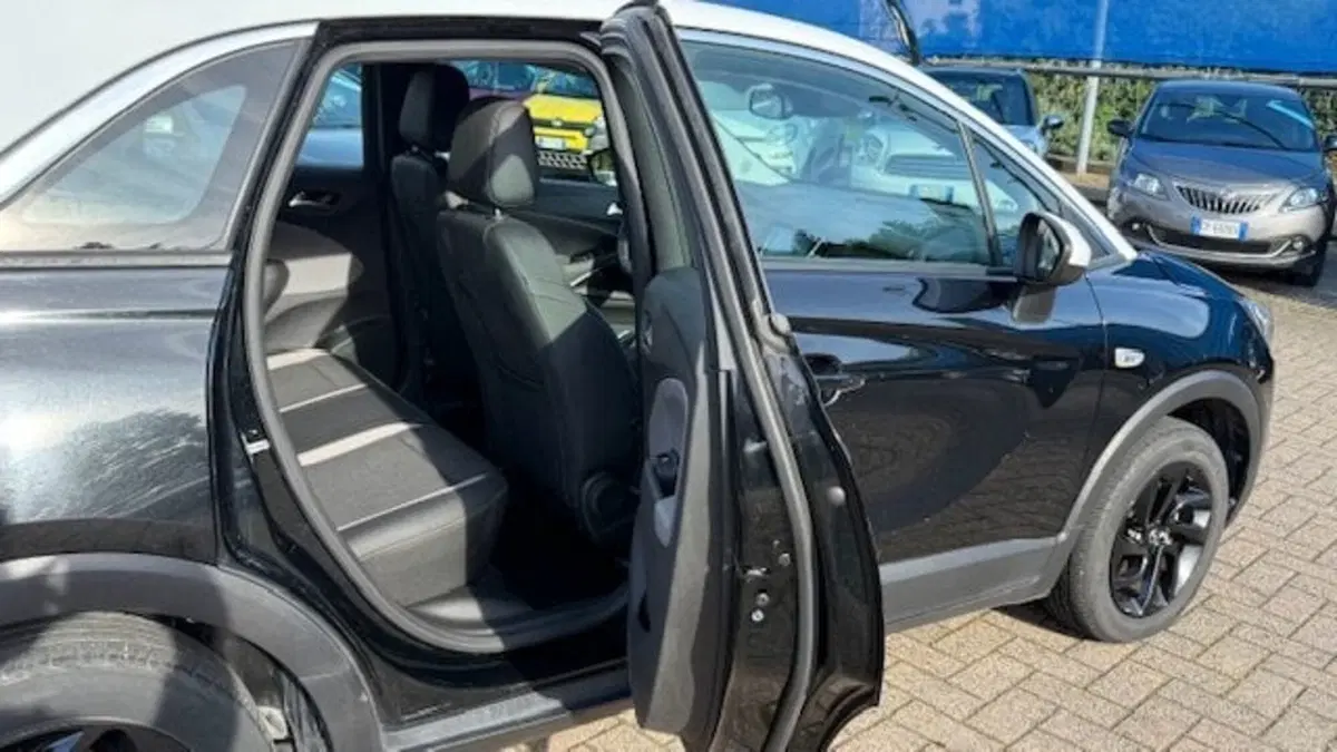Opel Crossland X usata a Como (12)
