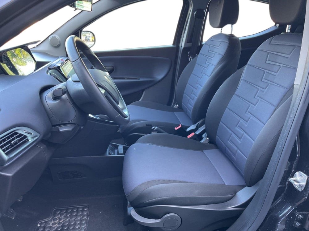 Lancia Ypsilon usata a Torino (10)