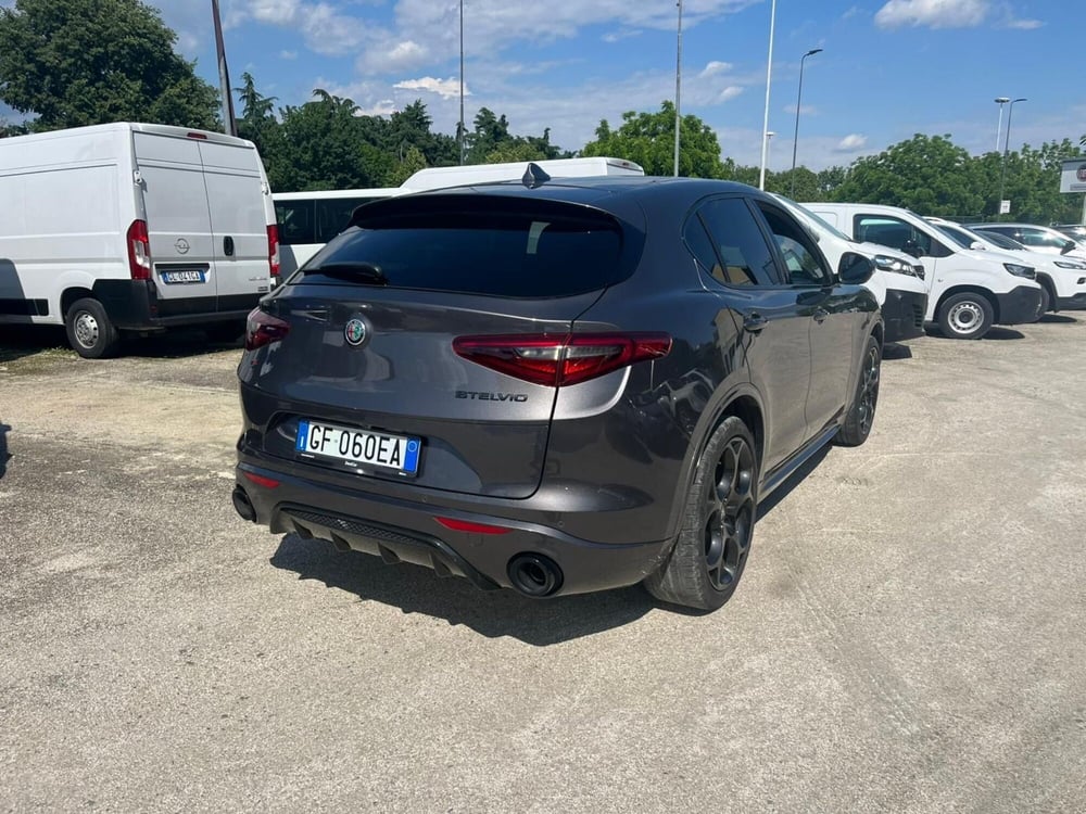 Alfa Romeo Stelvio usata a Milano (7)