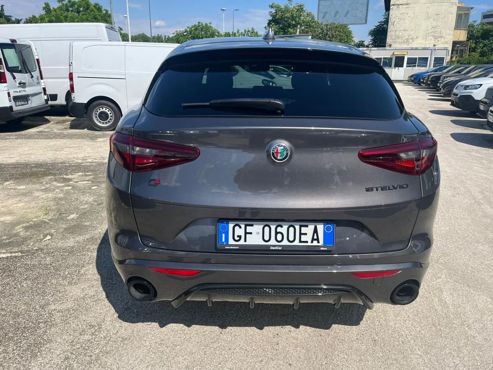 Alfa Romeo Stelvio usata a Milano (8)