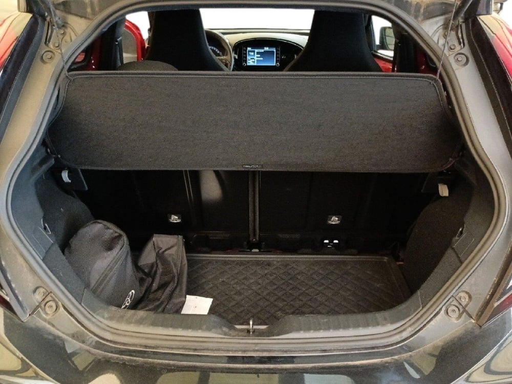 Toyota Aygo X usata a Milano (12)