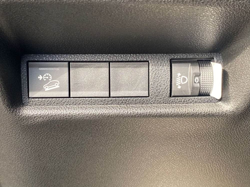 Jeep Avenger usata a La Spezia (13)