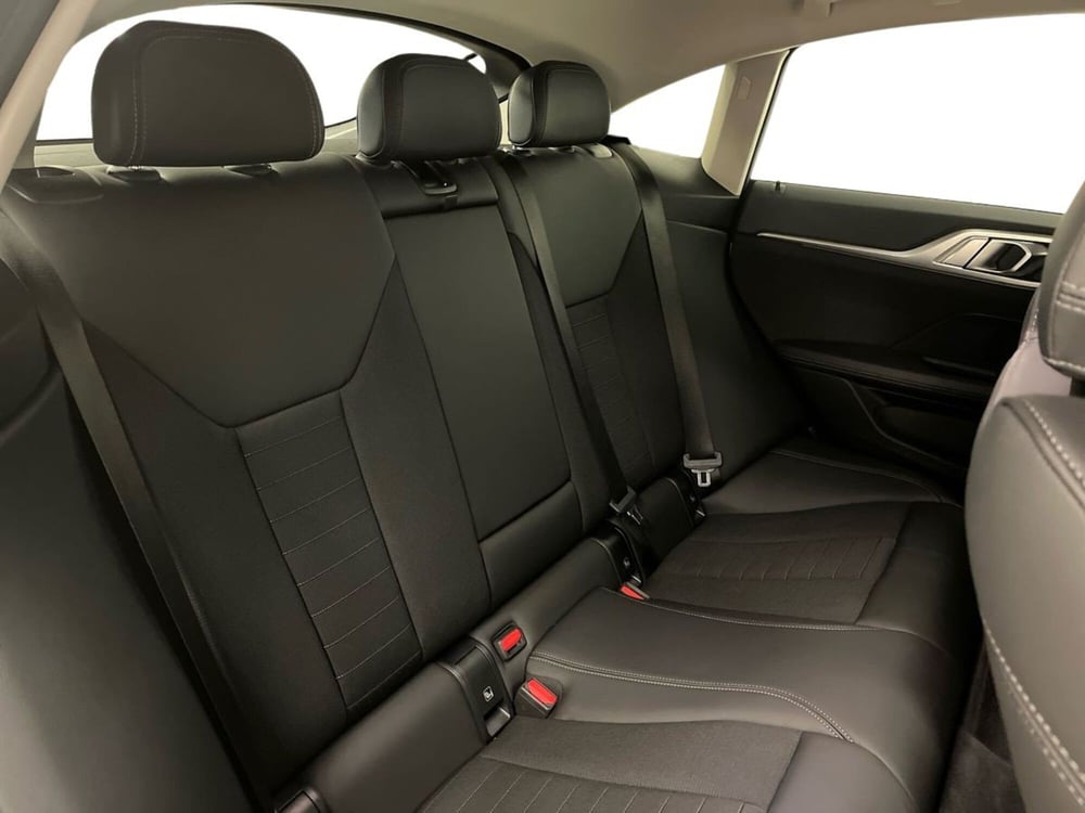 BMW i4 usata a Milano (16)