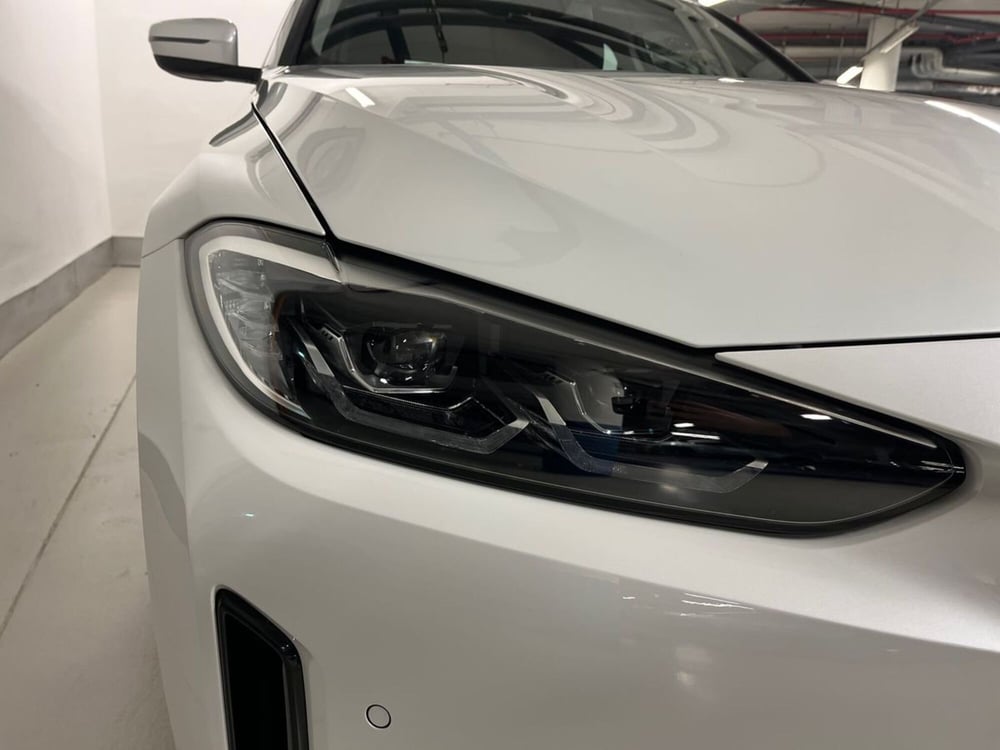 BMW i4 usata a Milano (7)