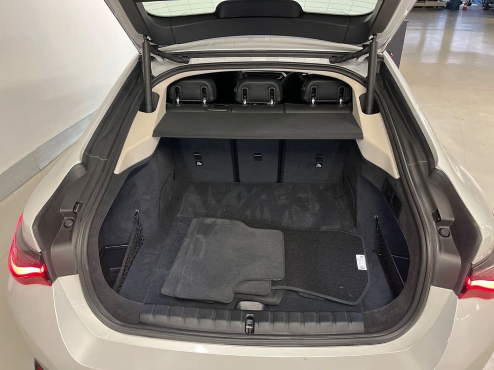 BMW i4 usata a Milano (8)