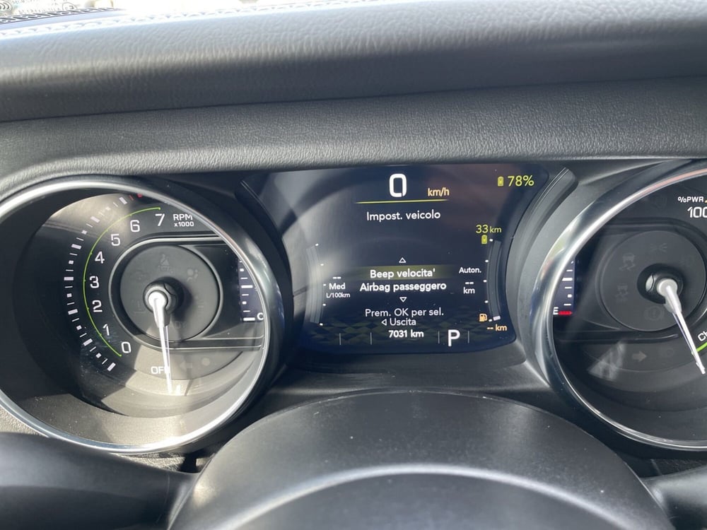 Jeep Wrangler Unlimited usata a Pescara (13)